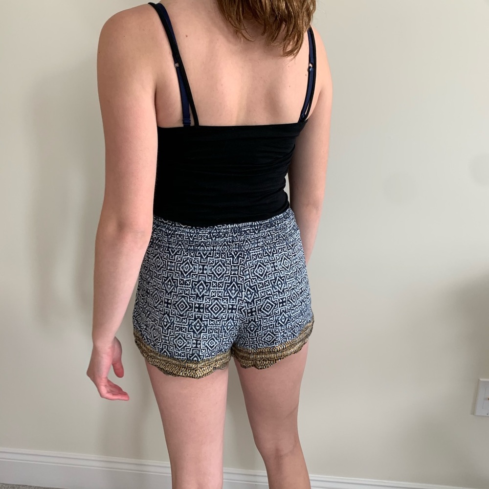 Patterned soft shorts - Picture 3 of 6